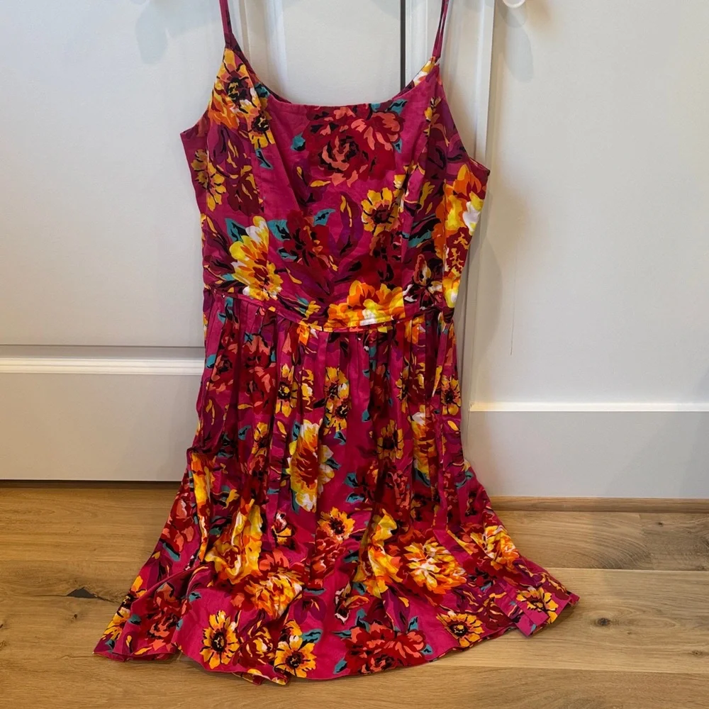 Isaac Mizrahi floral sundress vibrant flower pattern pleated skirt Women Size 10 - Picture 5 of 5